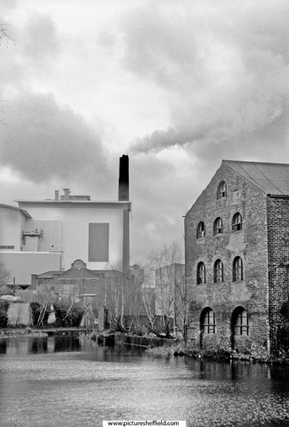 Sheffield and South Yorkshire Navigation looking towards Veolia Environmental Services, Refuse Disposal Works and former Bone Mills now part of Bedford Rolling Mills (right)