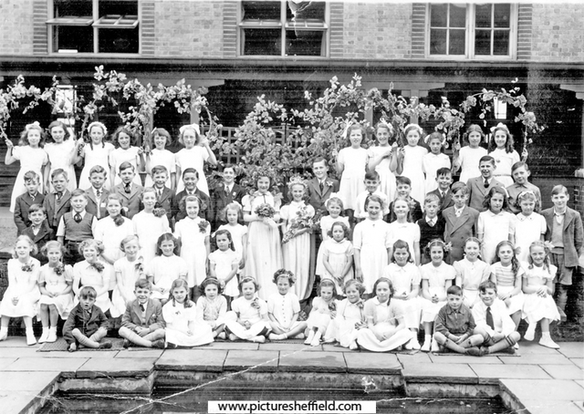 May Queen, Hartley Brook Junior School, Hartley Brook Road c. 1952