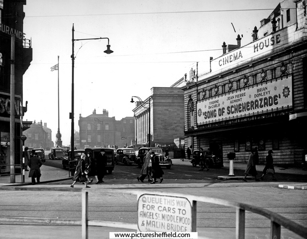 Cinema House and City Hall in background, Barkers Pool, 1950-55, (Fargate extended to Pool Square until the 1960s when it became part of Barkers Pool)