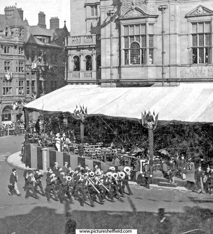Queen Victoria's visit. Outside the Town Hall