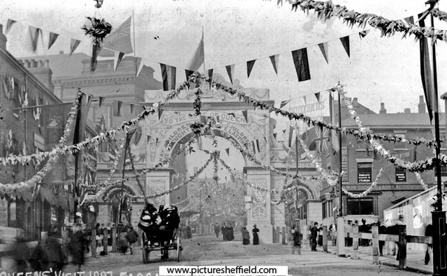 Visit of Queen Victoria, decorative arch in Barkers Pool