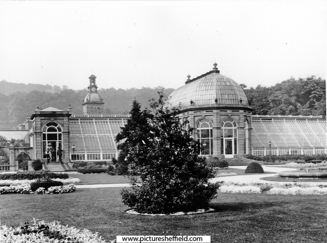 The Grand Conservatory, Endcliffe Hall. An imposing tropical house measuring 160 feet long, with two wings and divided by a 35' high domed tower. Became an open-air ward when used as an annex of the 3rd Northern General Hospital. Demolished by 1935