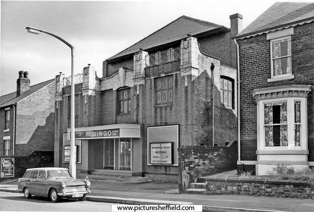 Lyric Cinema, Main Road, Darnall with house No. 98 on the right