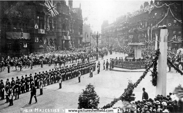 Royal visit of King Edward VII and Queen Alexandra, Town Hall Square, The King and Queen arrive at the Town Hall.