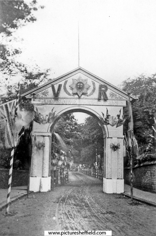 Royal visit of Prince and Princess of Wales (later became King Edward VII and Queen Alexandra). Decorative arch on Fulwood Road/Riverdale Road