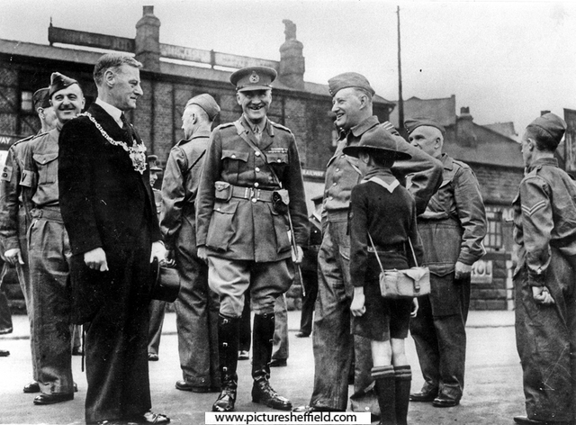 The Lord Mayor, Alderman John Arthur Longden with members of the 5th Battalion