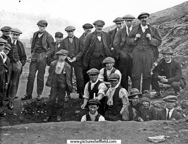 Outcrop workers at Fenderbelly Main Pit during Coal Strike