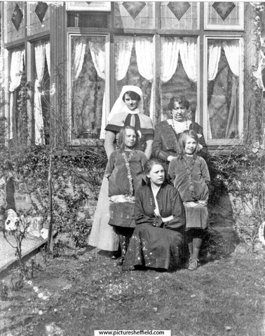 The Lucas family in the front garden of No.110 Brincliffe Edge Road