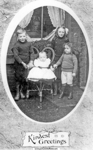 Family group outside No. 60 Beechwood Road, Christmas, 1910