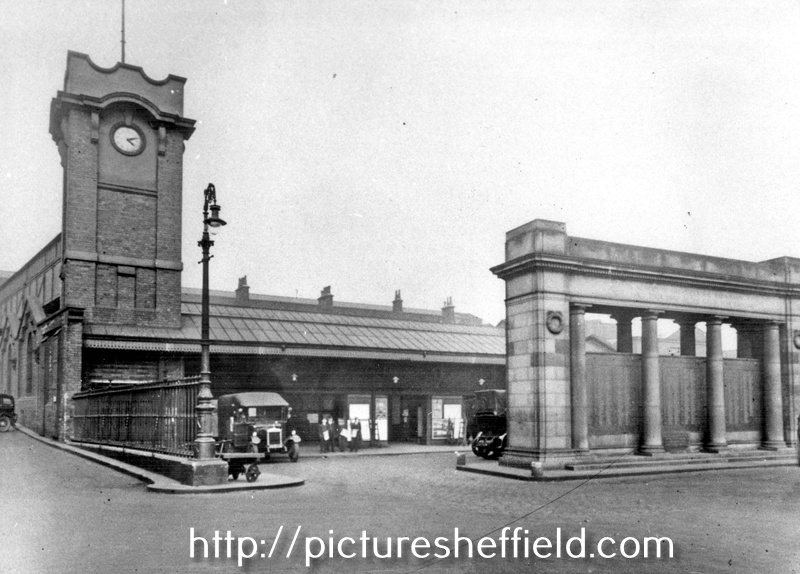 Victoria Station entrance and War Memorial to Great Central Railway employees who died WWI