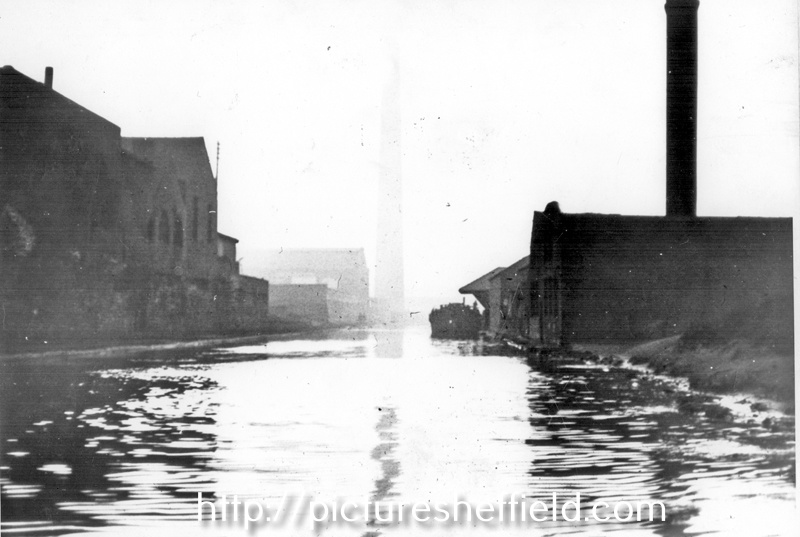 Unidentified location on S.Yorks Navigation Canal possibly looking towards Refuse Destructor