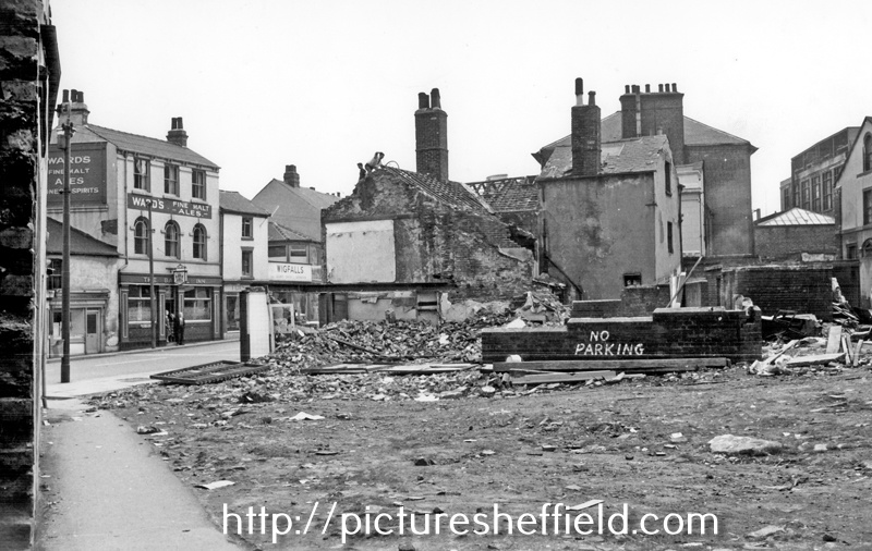 Back of London Road from Cross Walk, demolition of old property, No 123, Barrel Inn, in background