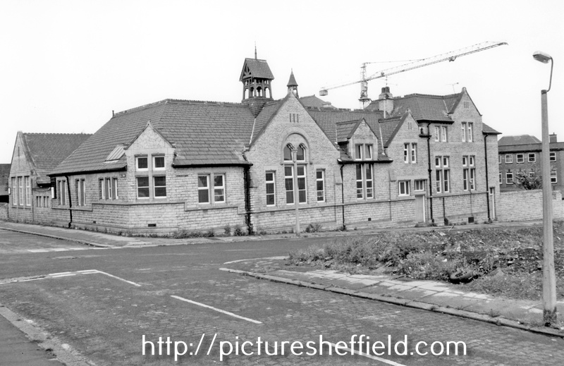 Huntsman's Gardens School at the junction of Britnall Street and Titterton Street