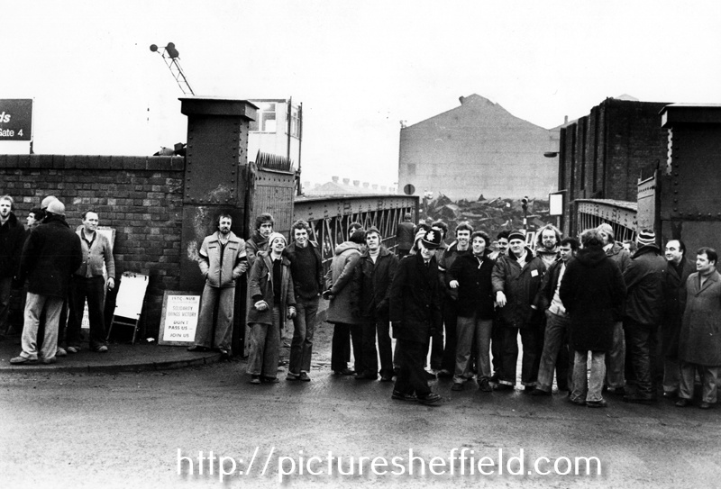 Steelworkers picketing Hadfields during the strike of 1980