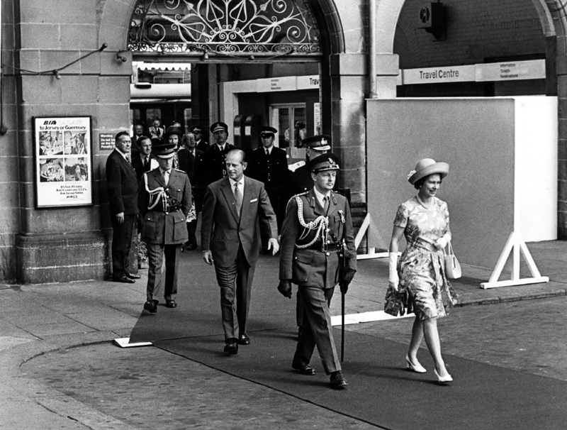 Queen Elizabeth II and HRH Duke of Edinburgh leaving the Sheffield Midland railway station at the start of the royal visit