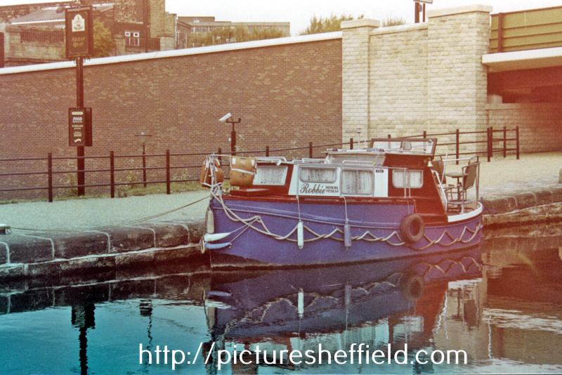 Robbie Dunkirk Veteran moored near The Sheaf Quay public house with Cutlers Gate Bridge in the background