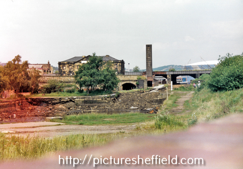 Canal Basin during restoration and the derelict Sheaf Works