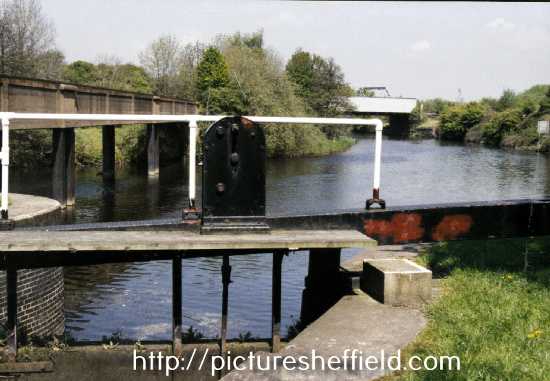 Tinsley Bottom Lock with Halfpenny Bridge (left) and Railway Bridge in the background