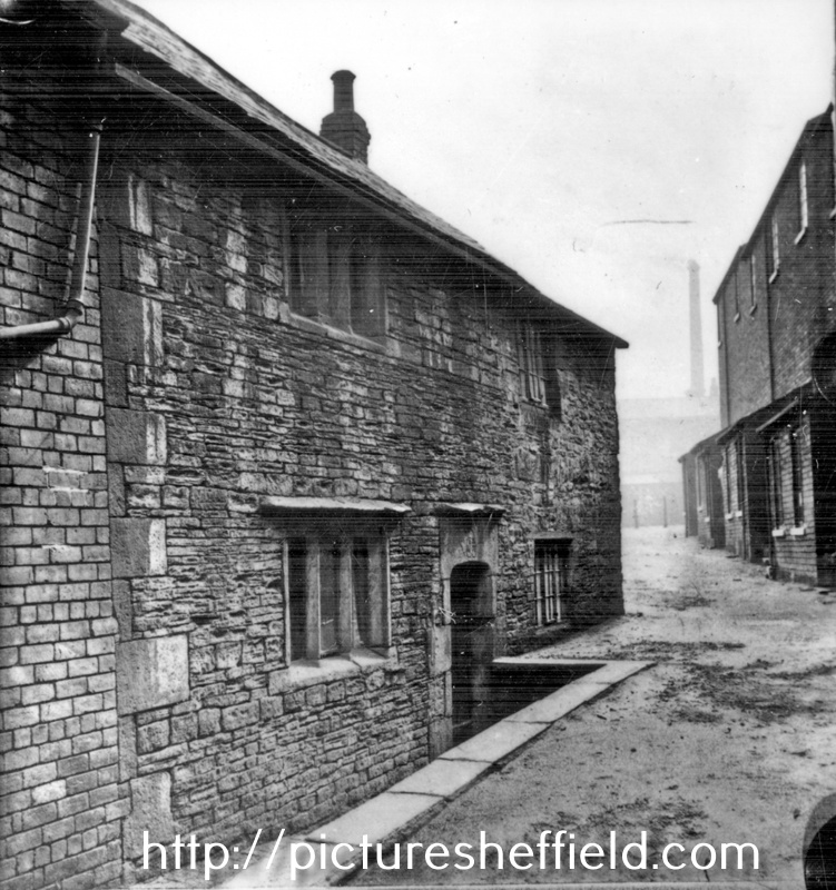 Washford Bridge Old House which belonged to Elizabeth Roades in the 17th century, situated near Washford Bridge, Attercliffe Road, later known as Fleur-de-lis Inn, now demolished