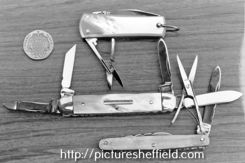 Pocket Knives made by Stanley Shaw, cutler, 48 Garden Street with a 20p piece to provide scale