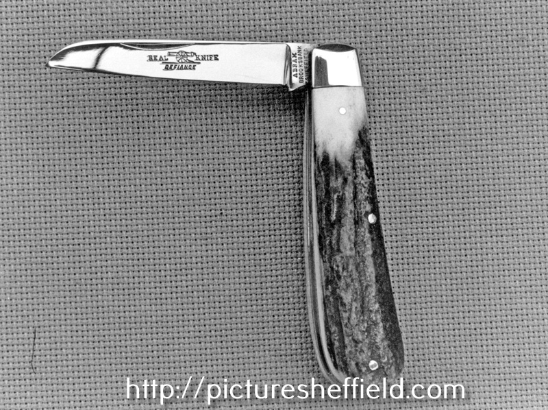 Pocket Knife made by Abram Brooksbank and Co. Ltd., showing his mark Defiance