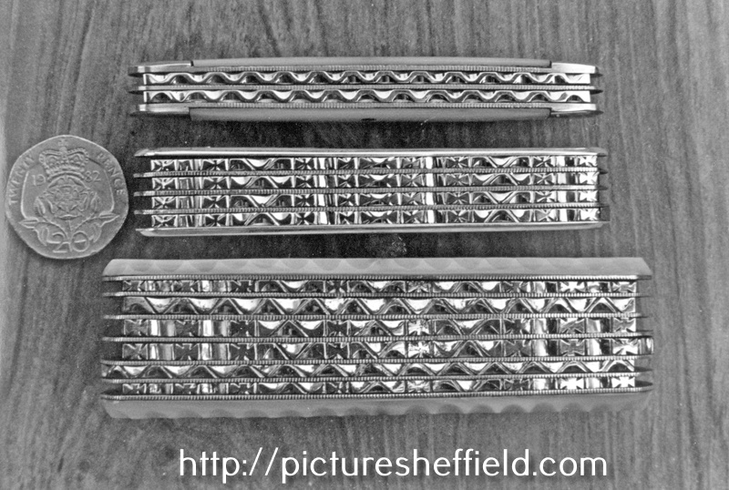 Pocket Knives made by Stanley Shaw, cutler, 48 Garden Street a 20p piece provides scale