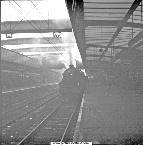 B1 steam locomotive 61384, arriving at Sheffield Victoria Station