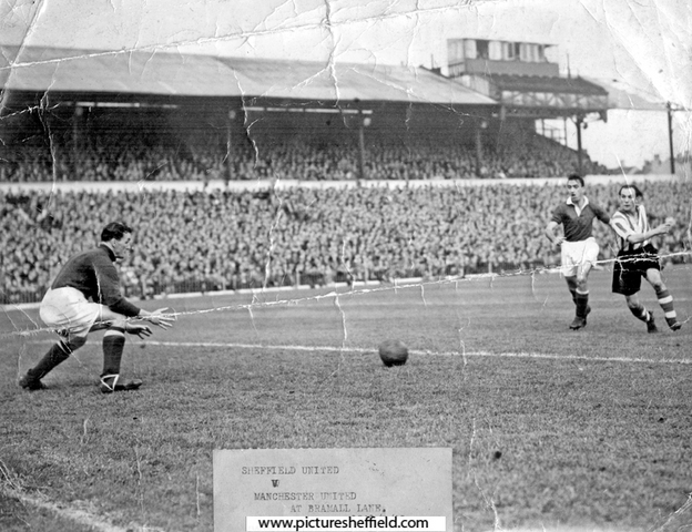 Sheffield United vs Manchester United. Sheffield United player with ball is Dennis Thompson
