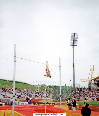 Andy Ashurst, Sale Harriers (the eventual winner) attempting a height in the Mens Pole Vault, AAA's Championships, Don Valley Stadium