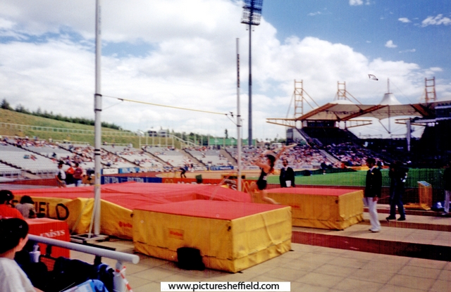 Linda Stanton (former Commonwealth Record holder 3.72) attempting 3.40 in the Womens Pole Vault, McDonalds Games Athletics Meeting, Don Valley Stadium, eventually finished 3rd with 3.70