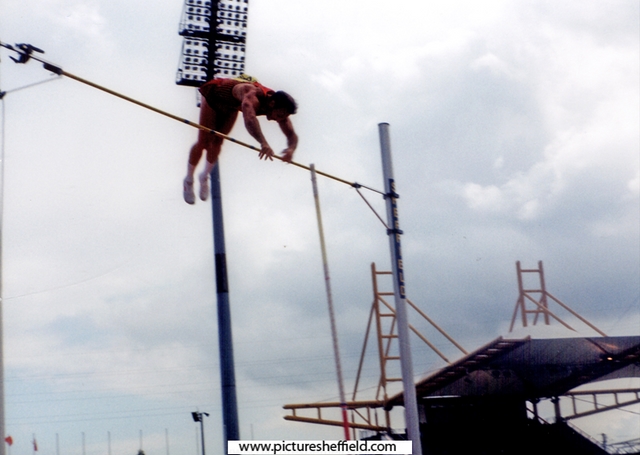 Kory Tarpenning, U.S.A clearing  5m 43 in the  Mens Pole Vault, McDonalds Games Athletics Meeting, DonValley Stadium