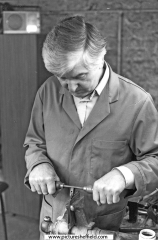 Stan Shaw, milling inner liners of pocket-knives (to provide decoration), Garden Street