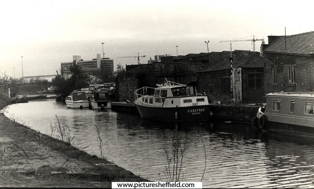 Motor Cruiser Carefree from Grimsby, Sheffield and SYK Navigation with Don Valley House in the background