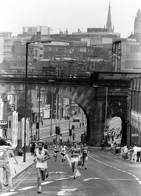 Mick Thompson (eventual 2nd place), First Sheffield Marathon, Spital Hill with The Wicker Arches in the background
