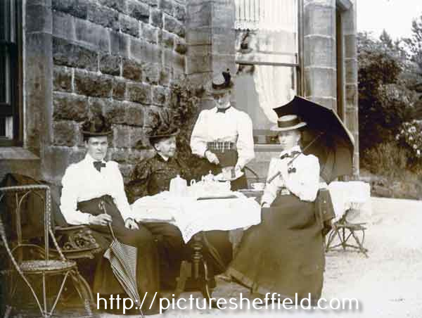 Wightman family group at Lady Bower House