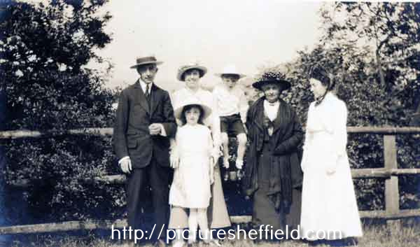 Thomas Wilson Mappin (1877 - 1916) and family pictured in unknown outdoor location