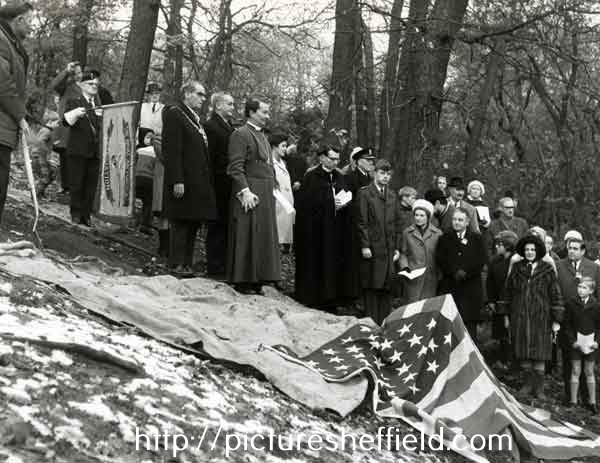 Unveiling of stone and plaque in memory of Flying Fortress crew (Mi Amigo) which crashed in Endcliffe Park on 22 Feb 1944