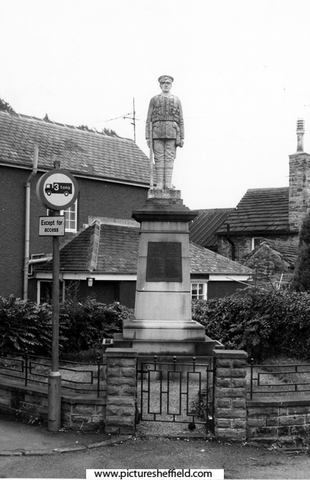 Dore  War Memorial in memory of the men who lost their lives in World War I, Vicarage Lane