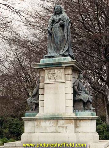 Statue and memorial to Queen Victoria, Endcliffe Park