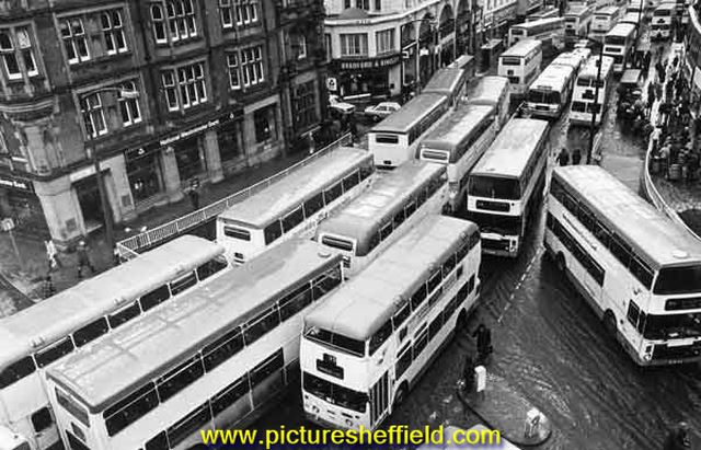 Bus chaos on High Street caused by snow and traffic