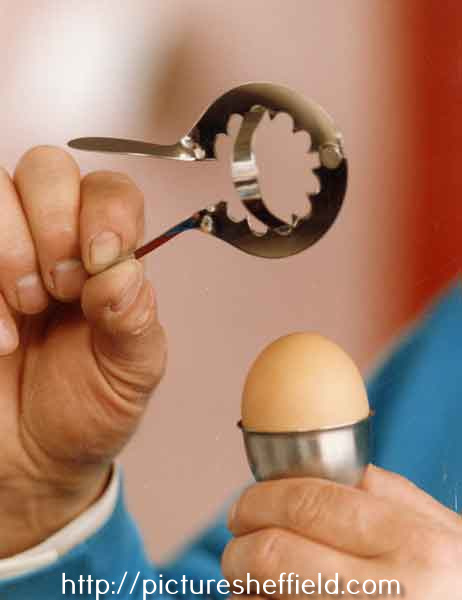 Presto egg opener for cutting the tops of boiled eggs, manufactured by John Watts (Sheffield and London) Ltd., Lambert Works, Lambert Street, Netherthorpe 