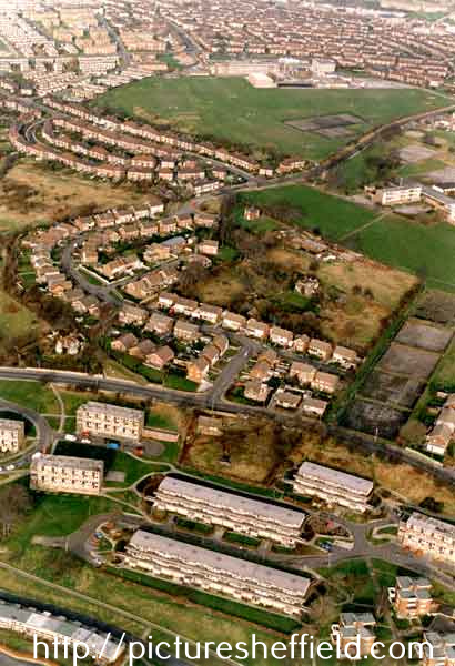 Aerial view of Gleadless showing (lower centre) Gleadless Road, (centre) Hurlfield Road, (top) Hurlfield School and (bottom) Gleadless Valley Housing Estate
