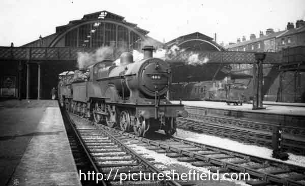 Steam locomotive at the Sheffield Midland railway station, c.1935