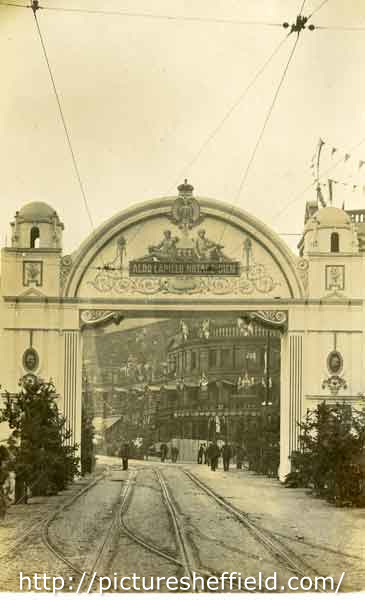Royal visit of King Edward VII and Queen Alexandra. Decorative arch on Lady's Bridge 