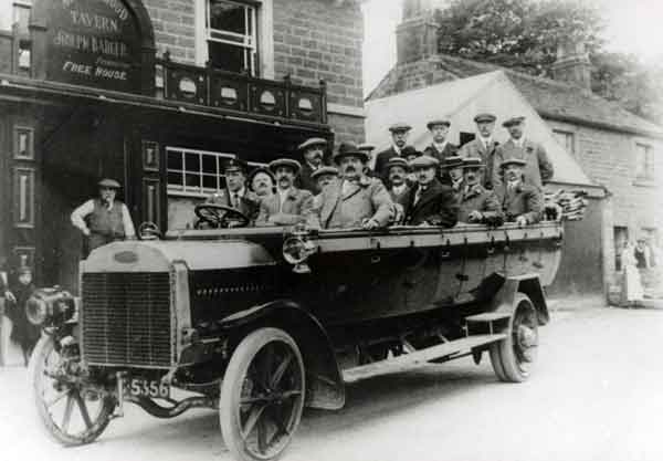 Charabanc outing outside the Middlewood Tavern, No. 316 Middlewood Road North