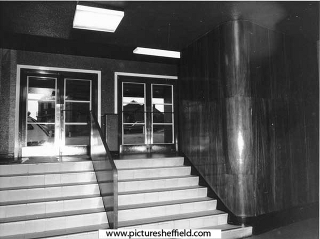 Rex Cinema, Mansfield Road. Entrance doorway. 30th December 1980.