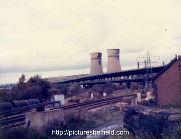 Tinsley Viaduct and Tinsley cooling towers of former Blackburn Meadows Power Station, c.1982 - 84