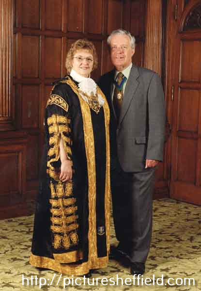 Councillor Mrs Pat Midgley (1937 - 2020) JP., Lord Mayor and Mr Don Midgley, Lord Mayor's Consort, 2000-2001