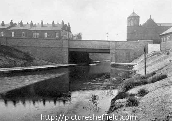Staniforth Road (also known as Pinfold) bridge over Sheffield and South Yorkshire Navigation Canal. Steel and concrete bridge constructed for Sheffield Corporation.