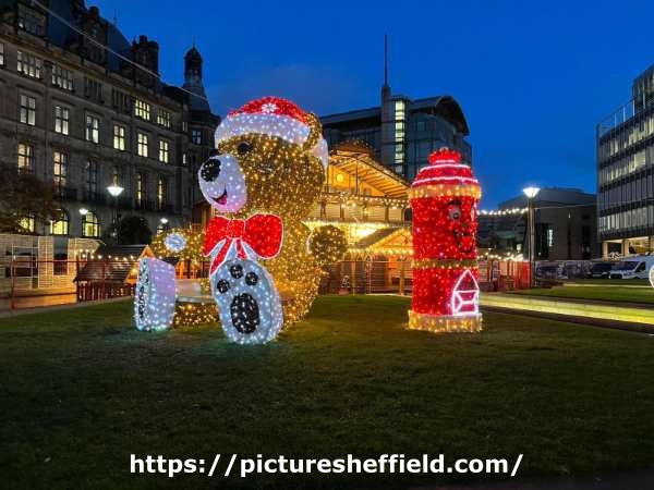 Christmas illuminations, Peace Gardens